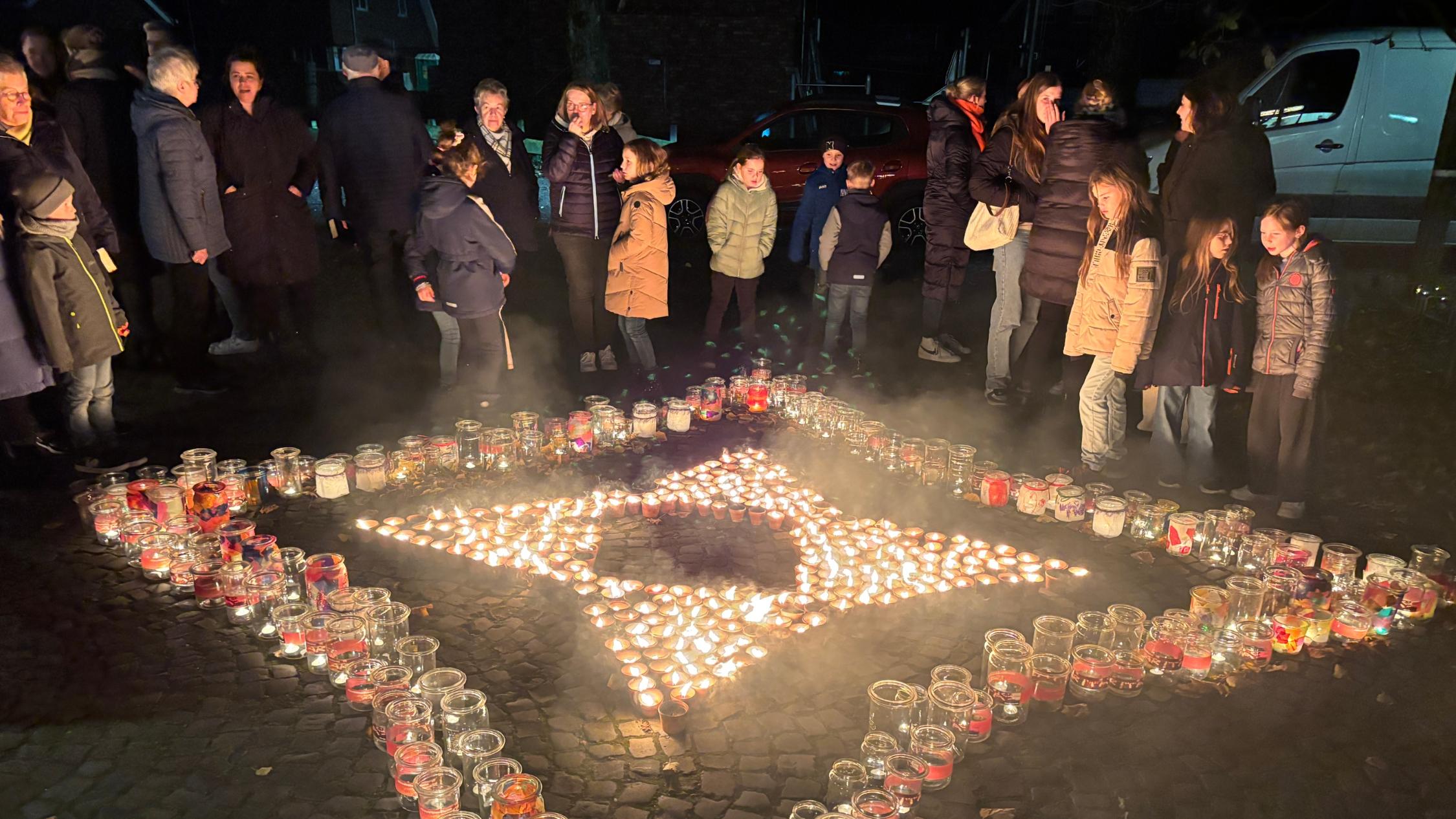 Viele kleine Lichter als Zeichen der Hoffnung